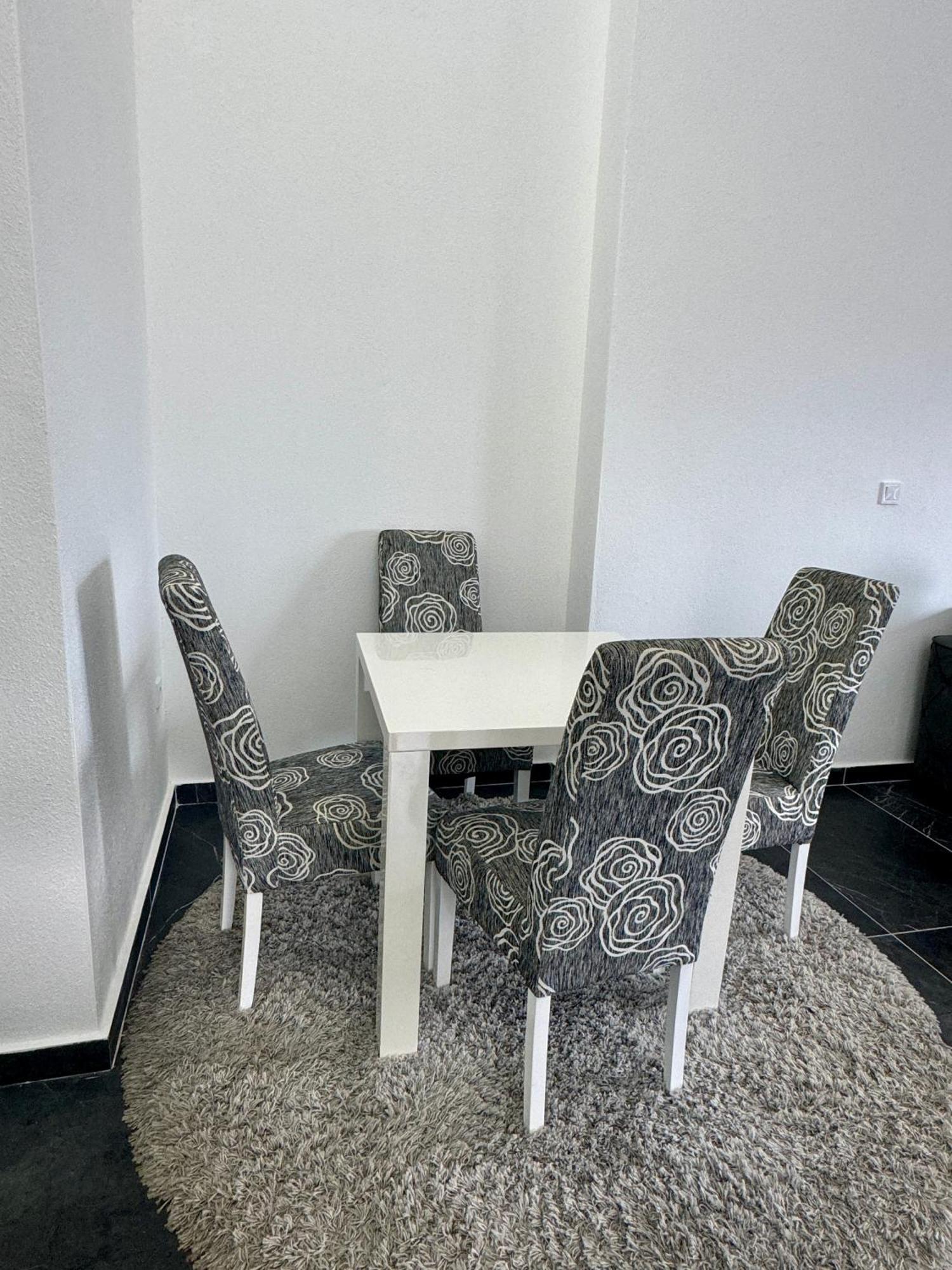 בודווה Apartman Becir מראה חיצוני תמונה